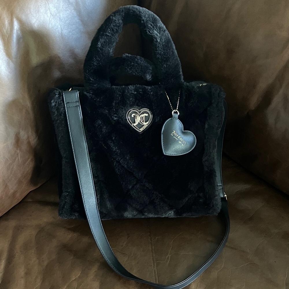 Black Faux Fur Handbag with Heart Charm JUICY COUTURE - Picture 4 of 13